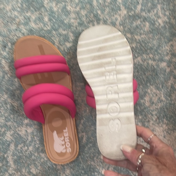 Sorel Ella puff leather slide sandals size 7. New without box. Worn inside only - Picture 3 of 4